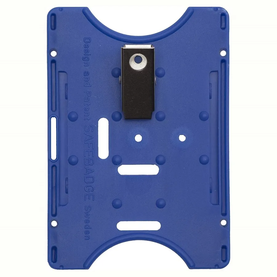 Sininen pystymallinen CardKeep Safebadge -korttikotelo, jossa on takana metalliklipsi.