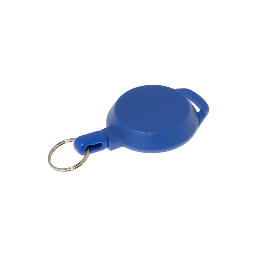Sininen pyöreä CardKeep Yoyo 3 -korttijojo, jossa avaimenperärengas ja kiinnike.