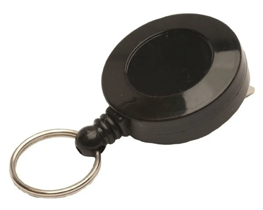 Musta Yoyo Mini -korttijojo, jossa on kääntyvä vyöklipsi ja metallinen avaimenperärengas.