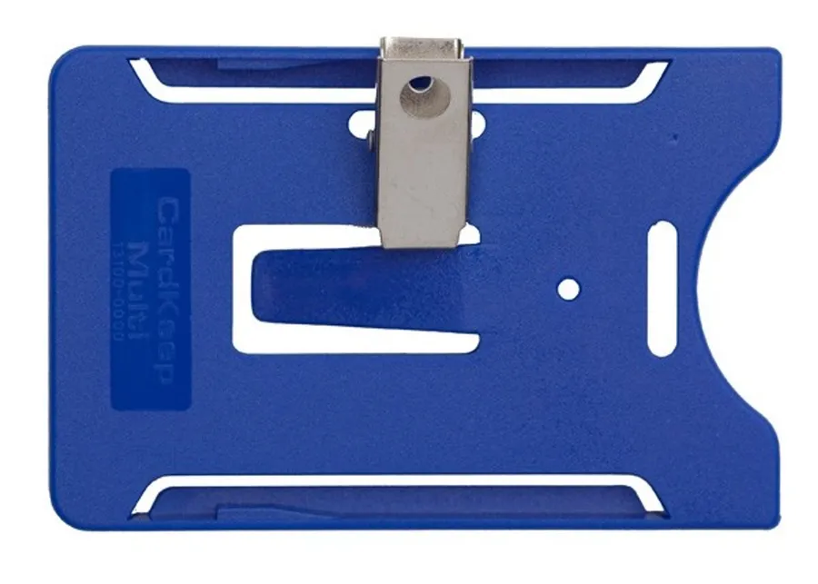 Sininen vaakamallinen CardKeep Multi -korttikotelo, jossa on metalliklipsi ja sivuaukko kortin ottamiseen.