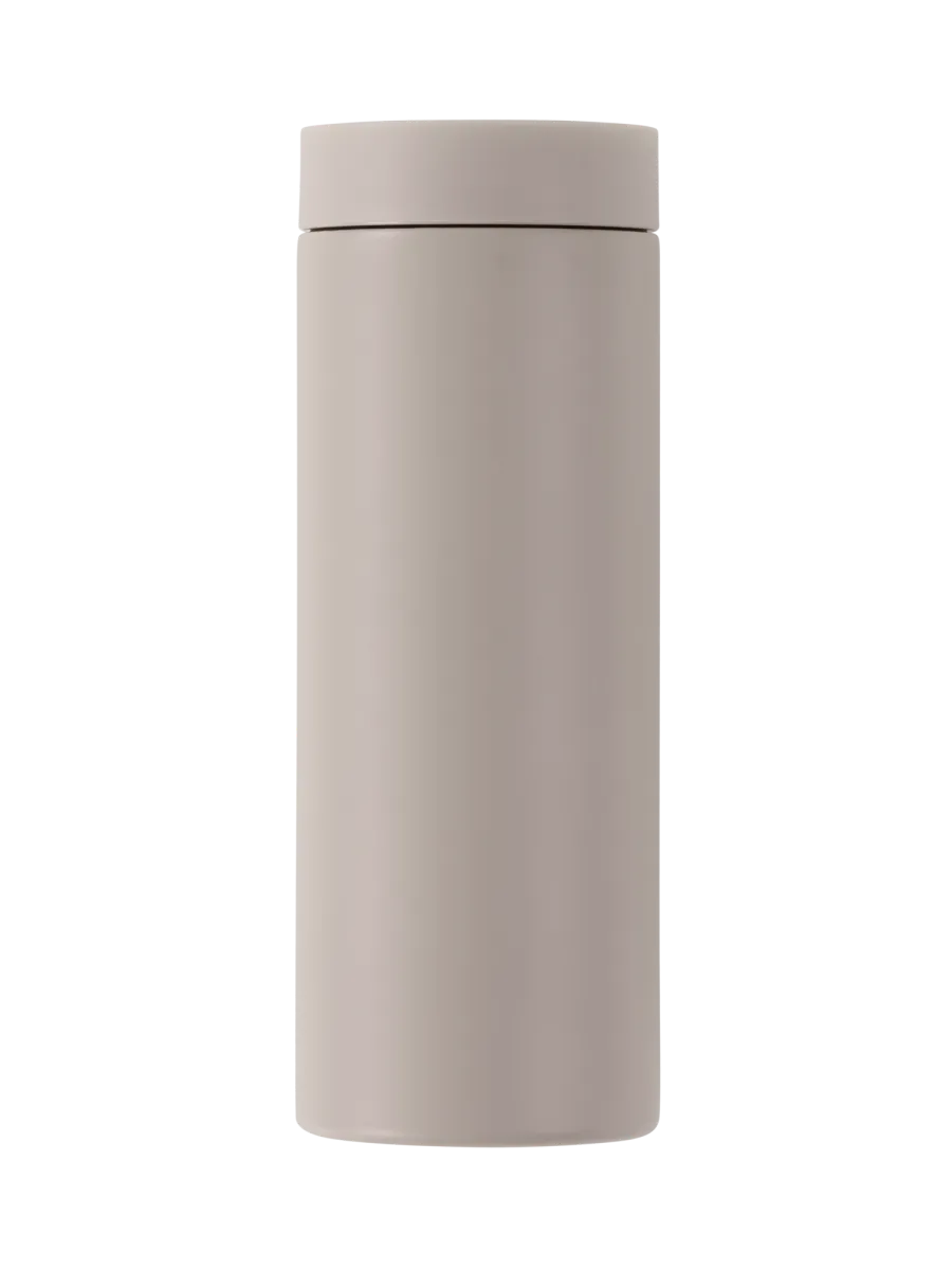 Vaalea lieriömäinen Sipster-termosmuki, jossa kierrettävä kansi.