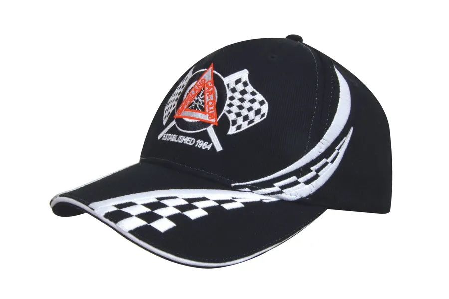 Musta racing-lippis, jossa valkoinen ruutukuviointi ja brodeerattu logo.