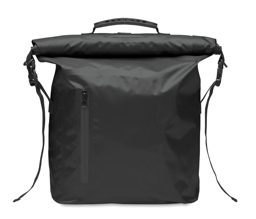 Musta vedenpitävä rolltop-reppu, jossa on vetoketjullinen etutasku ja kantokahva yläreunassa.