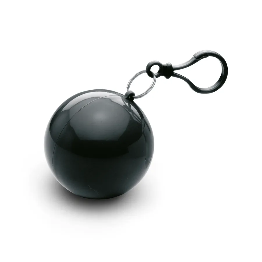Musta pyöreä muovipallo, jossa on karabiinihaka ja sisällä sadeviitta.