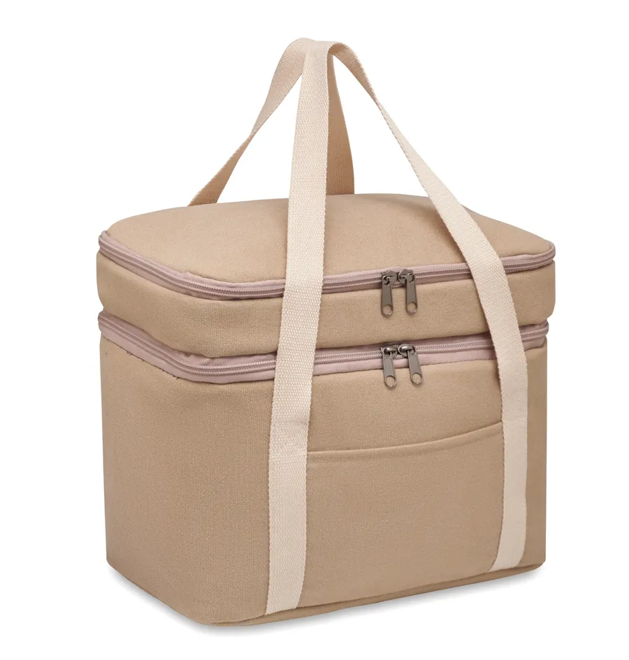 Beige canvas-kylmälaukku, jossa kaksi vetoketjullista lokeroa ja vaaleat puuvillaiset kantohihnat.