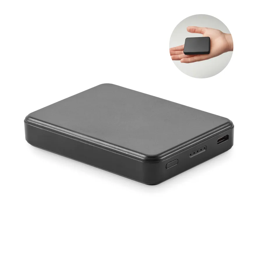 Musta suorakaiteen muotoinen 5000 mAh varavirtalähde, jossa Type-C-liitäntä ja merkkivalot.