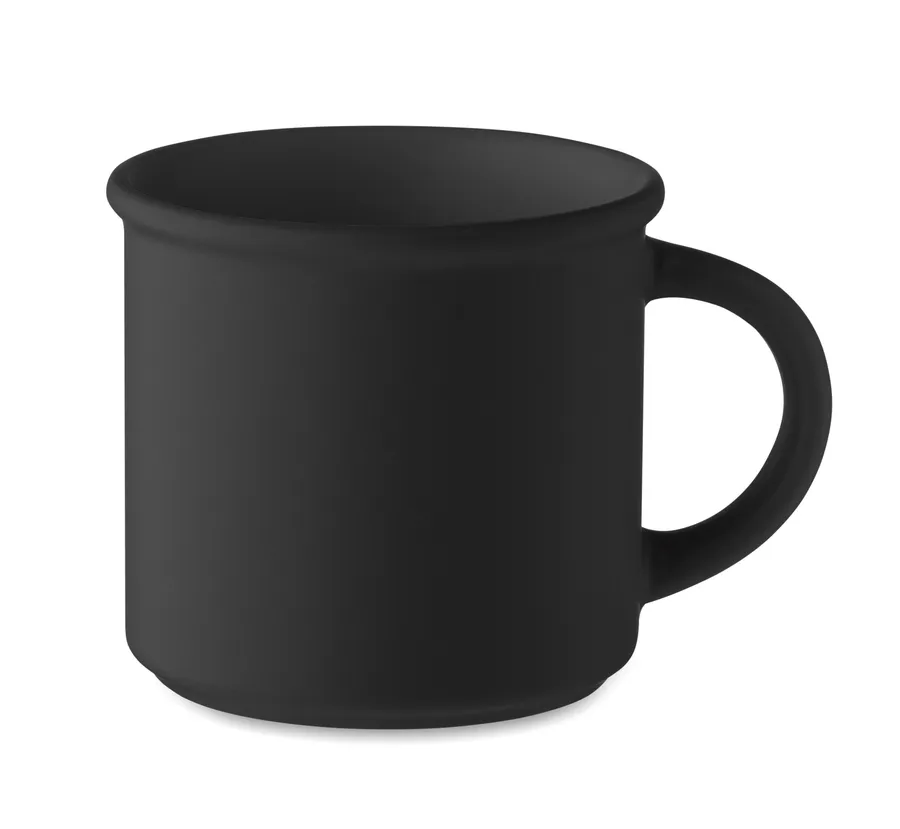 Musta matta keraaminen muki, jossa on leveä korva.