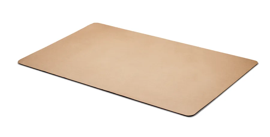 Beige suorakaiteen muotoinen kirjoitusalusta, jossa pyöristetyt kulmat ja tumma kuminen pohja.