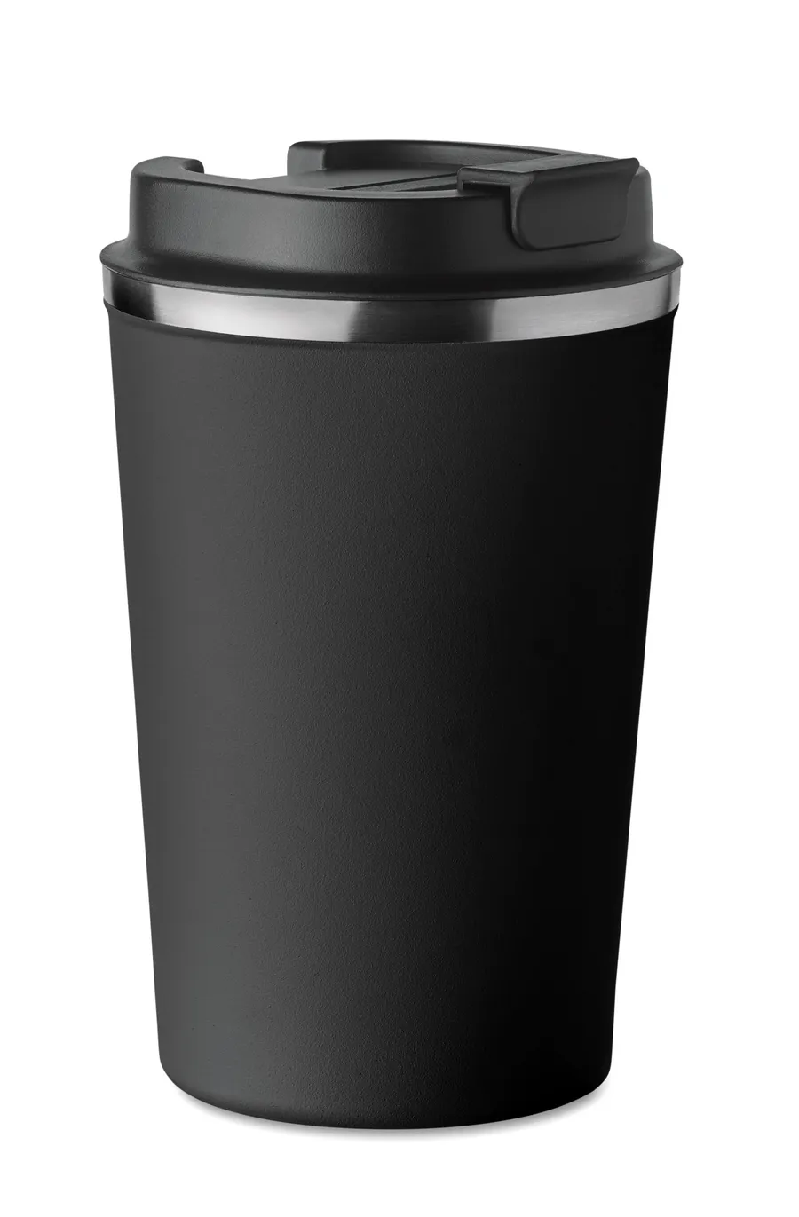 Musta takeaway-muki, jossa teräsreunus ja juomakorkilla varustettu kansi.