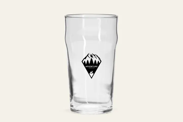 Kirkas Nonic-olutlasi, jonka kyljessä musta logopainatus.
