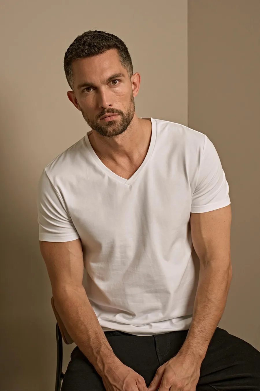 V-neck stretch T-shirt