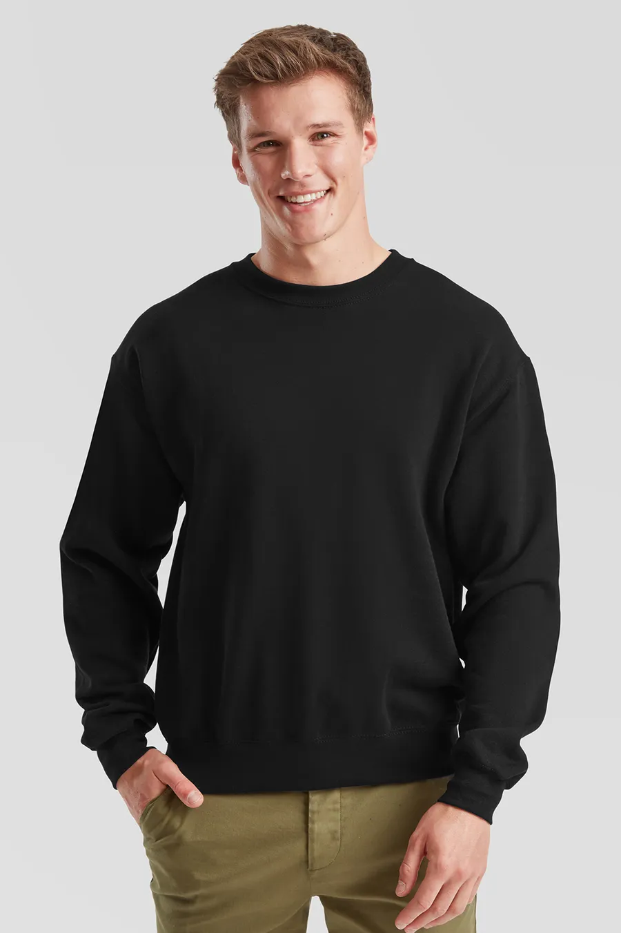 Musta miesten collegepaita ilman näkyvää painatusta