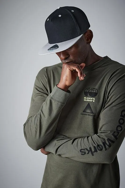Contrast snapback cap