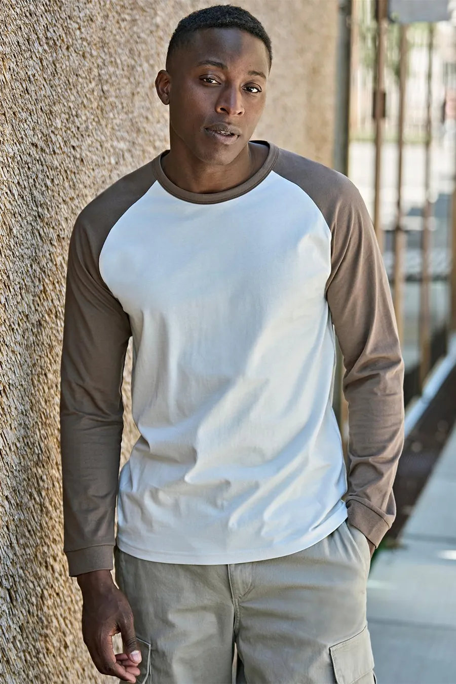 Unlabeled pitkähihainen baseball tee