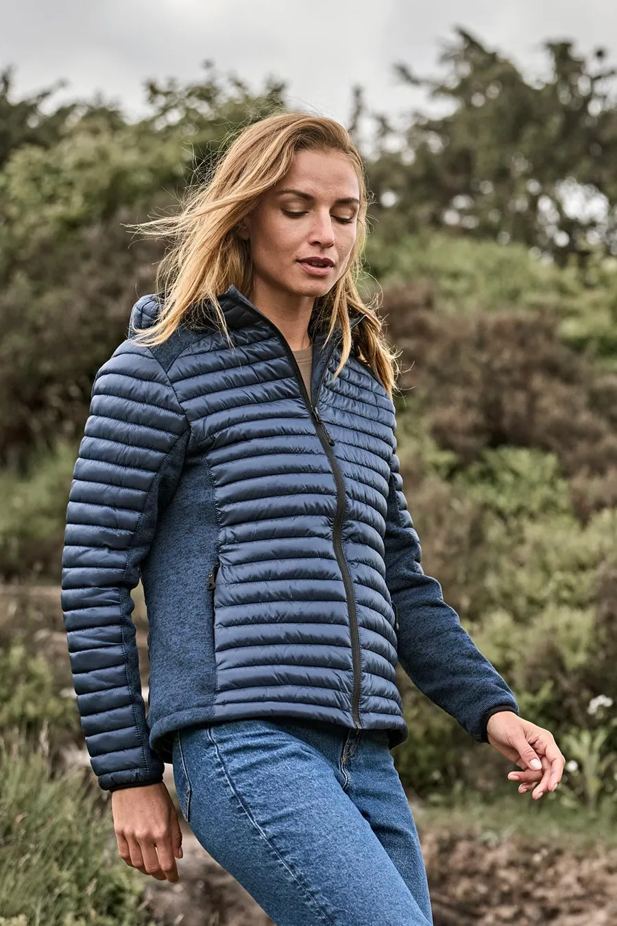 Women's hooded outdoor crossover jacket