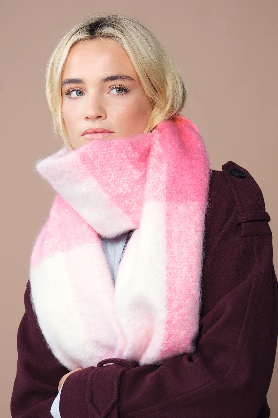 Fluffy checked scarf