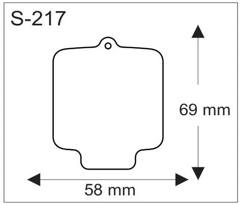 Pyöristetyn neliön muotoinen pehmoheijastin ja sen mitat 58 mm x 69 mm.