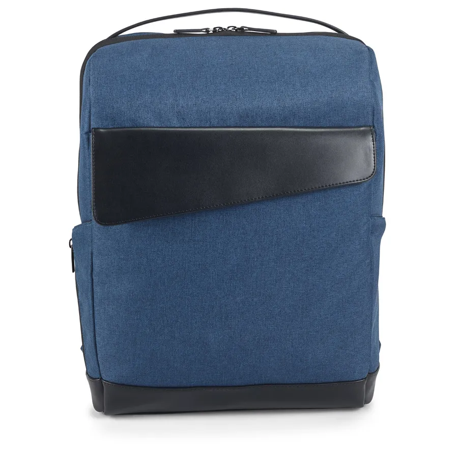 Sininen MOTION BACKPACK -reppu, jonka etutaskun päällä on musta läppä.