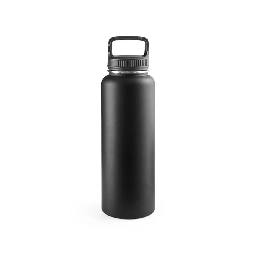 SINNER. 90 % kierrätetystä ruostumattomasta teräksestä valmistettu pullo, jonka tilavuus on jopa 1200 ml