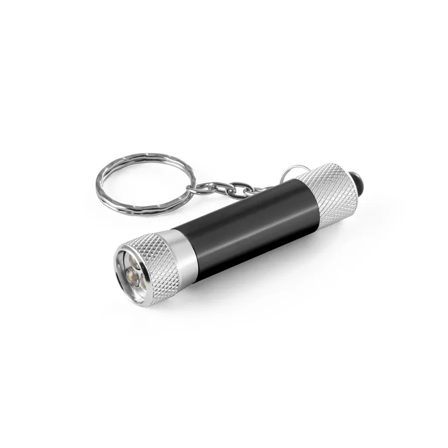 Musta alumiininen avaimenperä, jossa hopeanväriset päädyt, LED-taskulamppu ja avainrengas ketjulla.