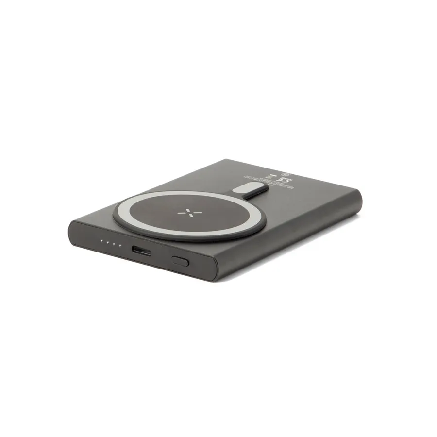 Musta magneettinen varavirtalähde, jossa pyöreä langaton latausalue, USB-C-liitäntä ja LED-merkkivalot.