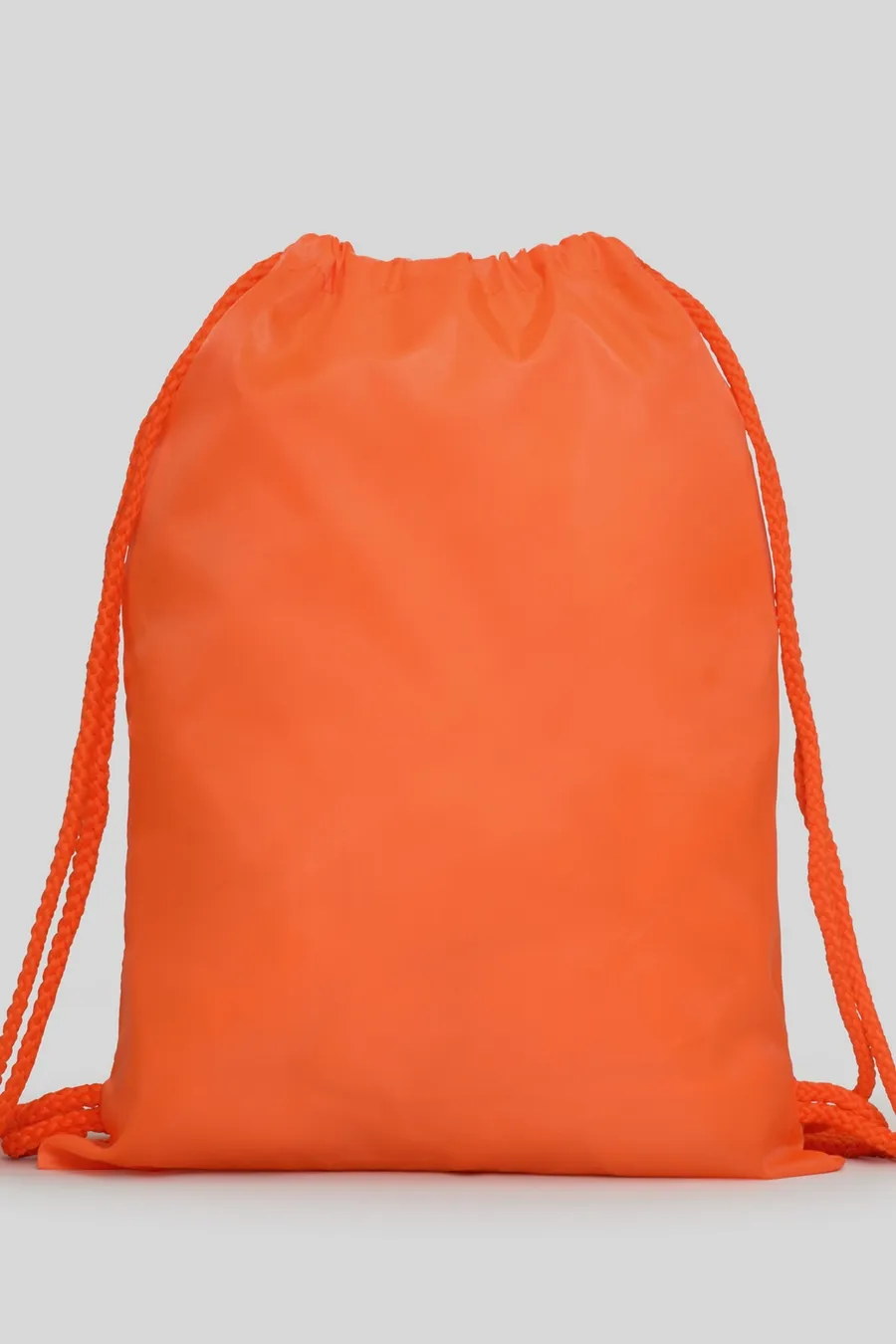Oranssi Kagu jumppapussi, jossa saman väriset kiristinnyörit.